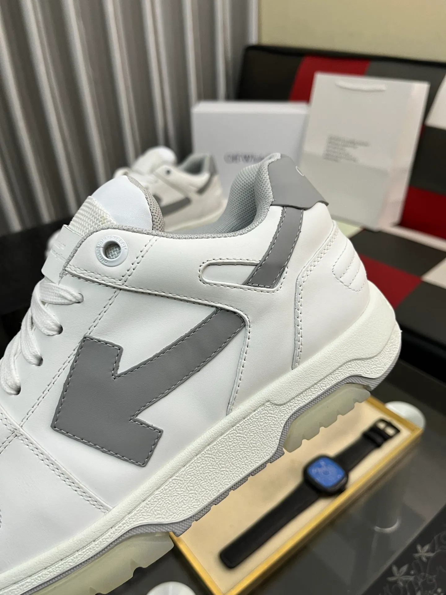 Men's shoes 💰600⌚️⌚️ OFF-White C/O VirGil Abloh fashionable and versatile casual shoes. Exclusive first release of the new model. Made of environmentally friendly cowhide leather and mesh fabric upper material. The insole is embedded with foam cushioning EVA material. The correct midsole is equipped with EVA lightweight cushioning. External tooth nail rubber outsole. The correct accessories can be customized simultaneously. Women's model: 35-40 Men's model: 39-45